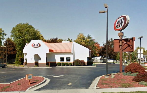 A&W Restaurant - Lansing - 427 E Oakland Ave